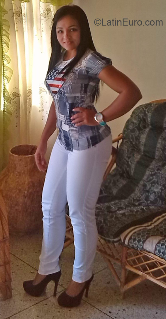 Date this lovely Venezuela girl Alba from Merida VE640