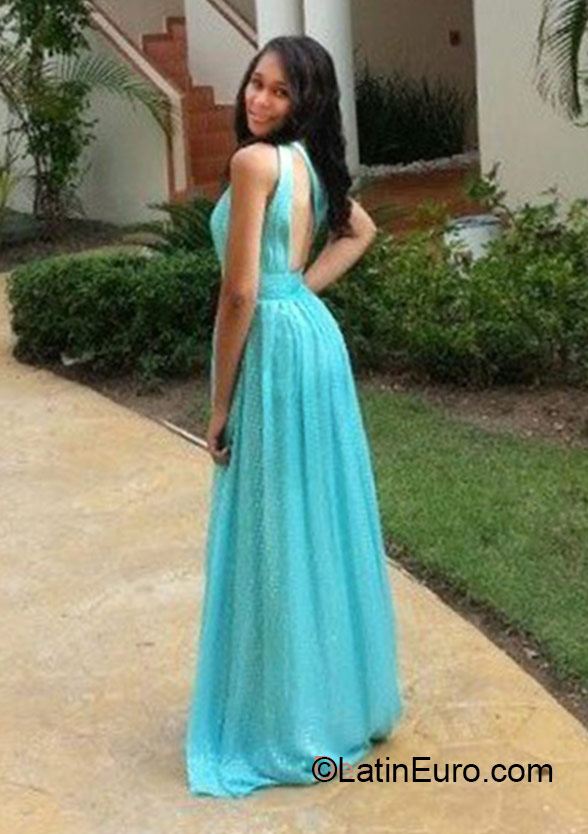 Date this fun Dominican Republic girl Wiki from Santo Domingo DO22935