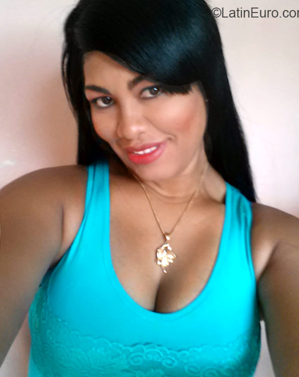 Date this athletic Dominican Republic girl Yeriaty from Santiago DO22469