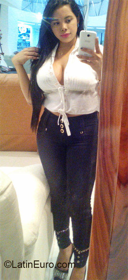 Date this stunning Colombia girl Valeria from Pereira CO17620
