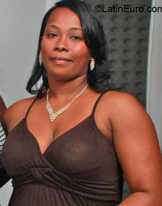 Date this beautiful Dominican Republic girl Cesarina from Santo Domingo DO22508