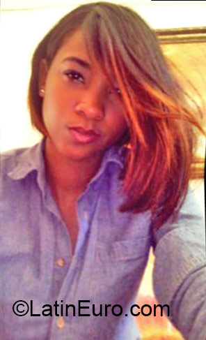 Date this tall Dominican Republic girl Alicia from Santo Domingo DO22543