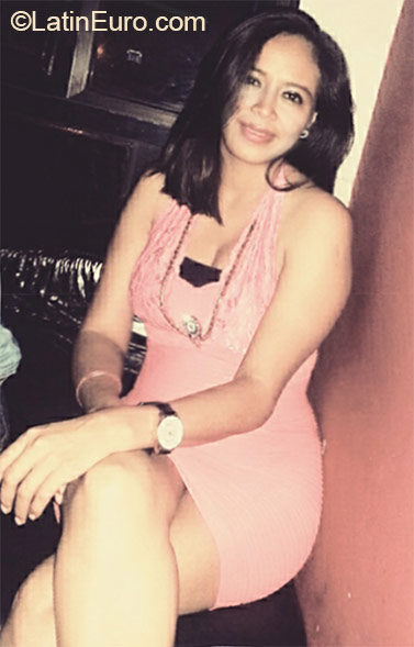 Date this sensual Honduras girl Yaseli from Tegucigalpa HN1568