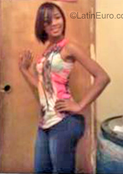Date this foxy Dominican Republic girl Julissa from Santo Domingo DO22580