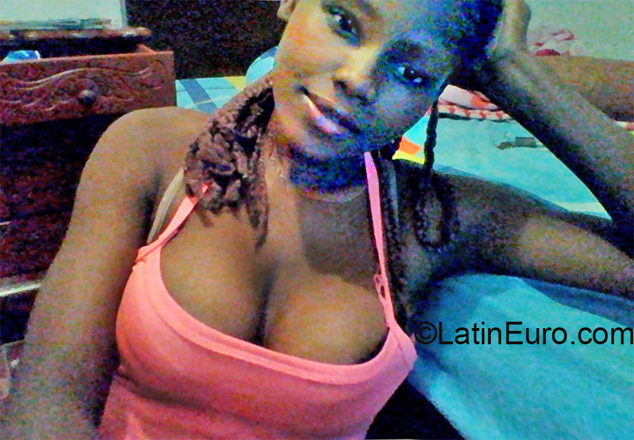 Date this foxy Colombia girl Eva from Cali CO17693