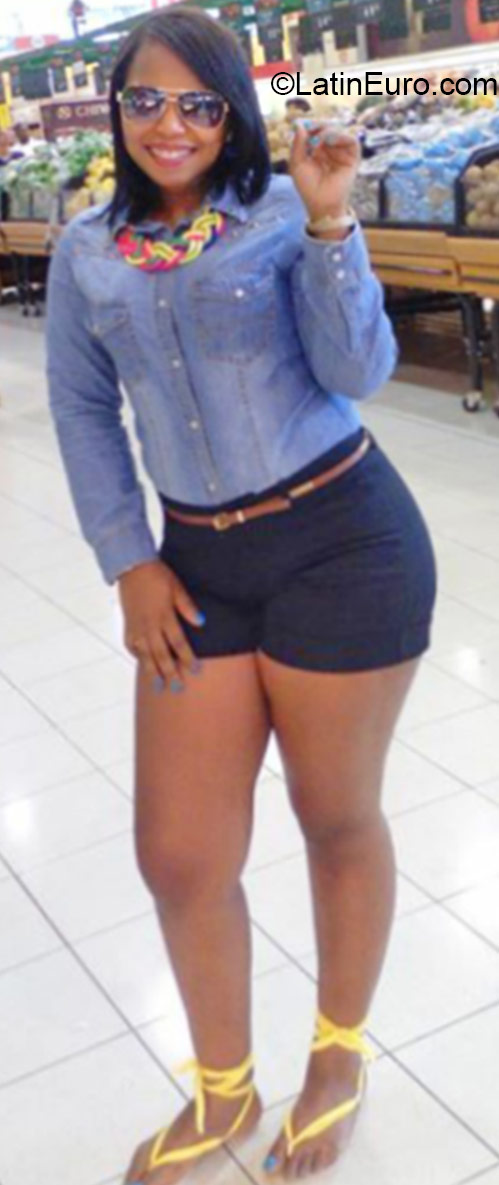 Date this foxy Dominican Republic girl Clara from Santo Domingo DO22612