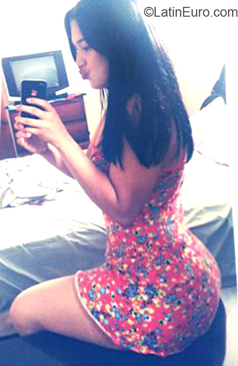 Date this sensual Dominican Republic girl Carla from Santiago DO22613