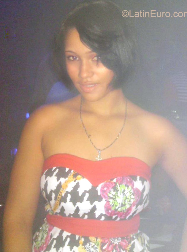 Date this young Dominican Republic girl Diana from Santo Domingo DO23873