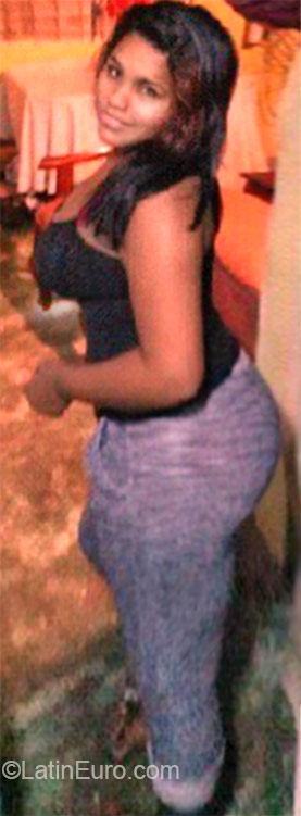 Date this cute Dominican Republic girl Loreis from Santo Domingo DO22653