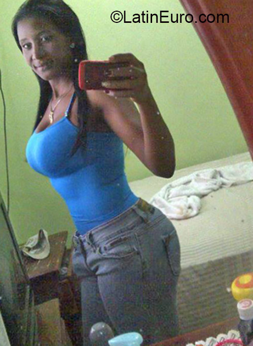 Date this gorgeous Dominican Republic girl Carhla from San Pedro de Macoris DO22674