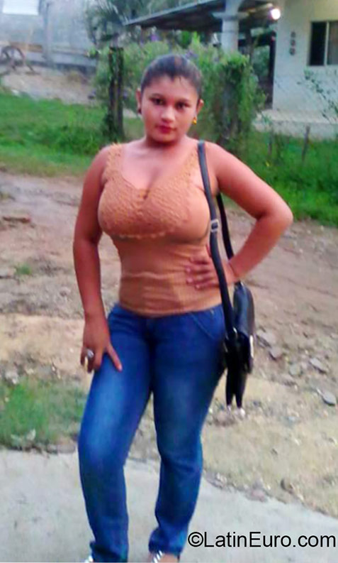 Date this stunning Honduras girl Claudia from Tegucigalpa HN1593