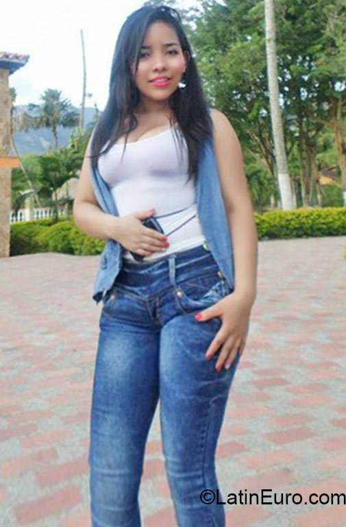 Date this voluptuous Colombia girl Liliana from Medellin CO17763
