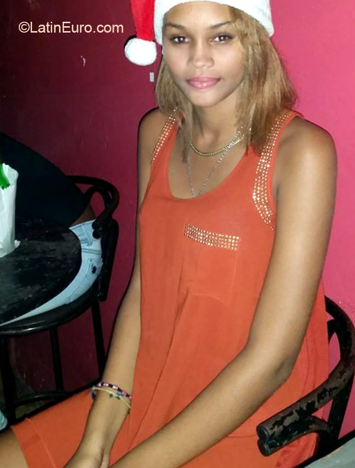 Date this passionate Dominican Republic girl Maria Alta from Santo Domingo DO22771