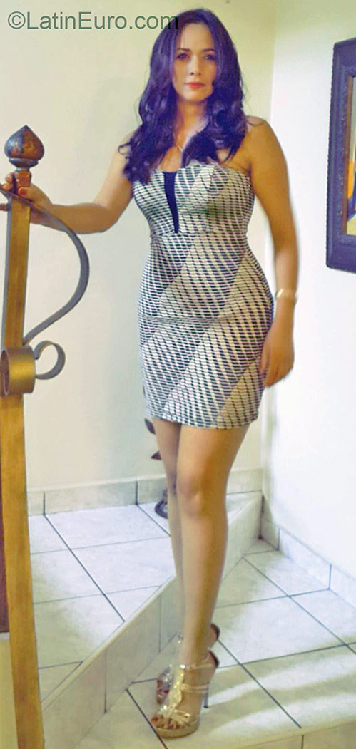 Date this hard body Honduras girl Nanoska from Tegucigalpa HN1602
