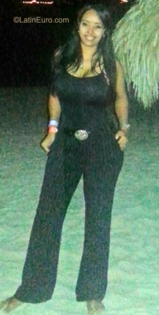 Date this exotic Dominican Republic girl Delania from Santo Domingo DO22848