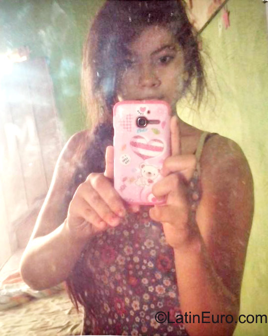 Date this charming Colombia girl Dania from Bogota CO17798