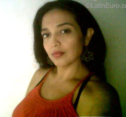 Date this passionate Colombia girl Lucia from Cali CO17806
