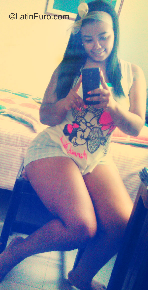 Date this athletic Colombia girl Andrea from Cali CO17807
