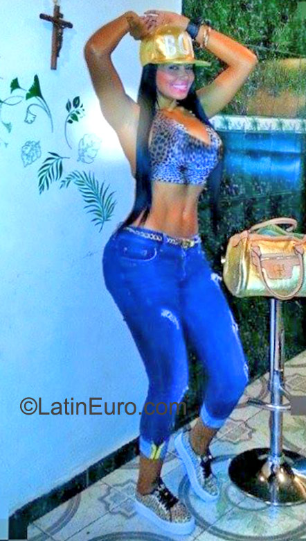 Date this attractive Colombia girl Yoix from Bogota CO17810