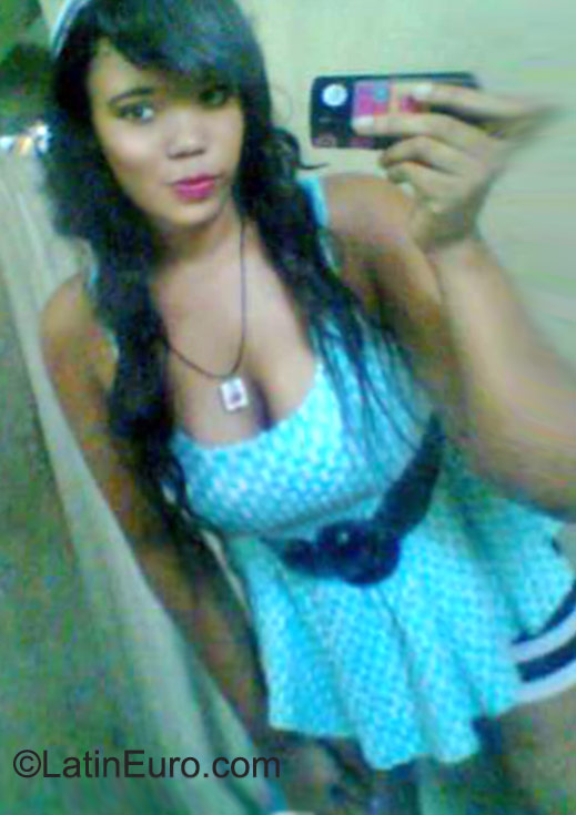 Date this athletic Dominican Republic girl Ariany from Santo Domingo DO22881