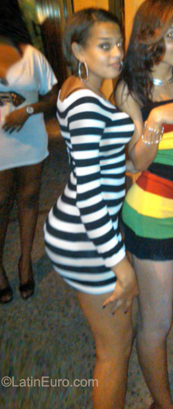 Date this beautiful Dominican Republic girl Ana from Santo Domingo DO22889