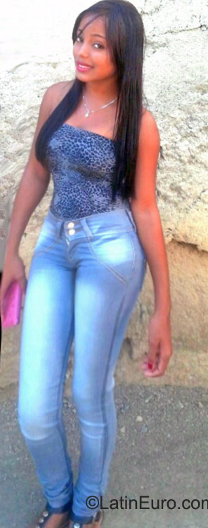 Date this voluptuous Dominican Republic girl Wendy from Santo Domingo DO22892
