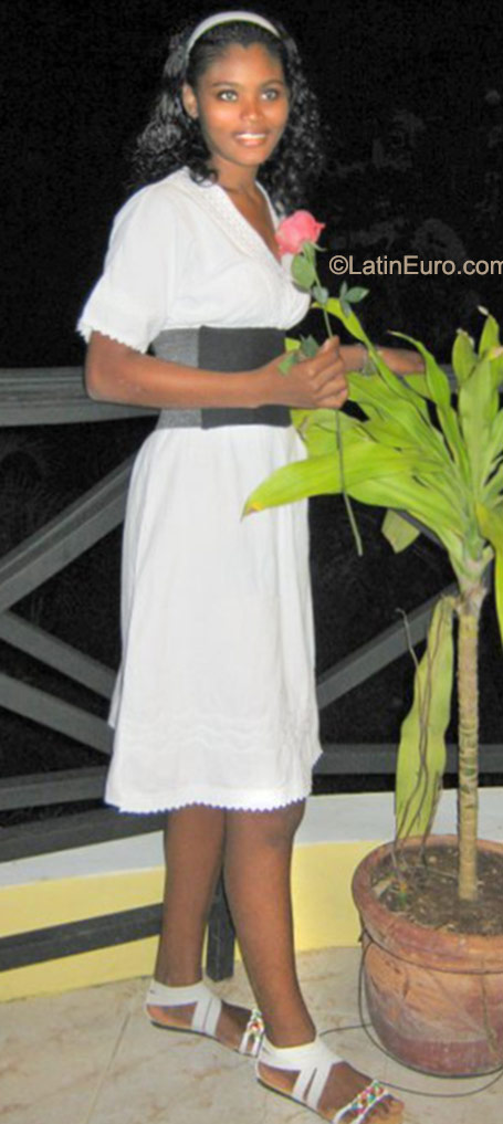 Date this funny Dominican Republic girl Jennifer from Santo Domingo DO22898