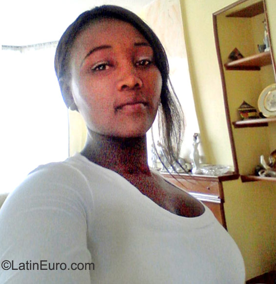 Date this gorgeous Colombia girl Brigete from Bogota CO17822
