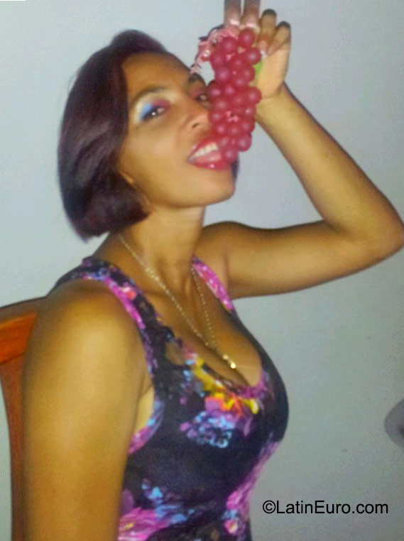 Date this young Dominican Republic girl Leonidia from Santiago DO22915