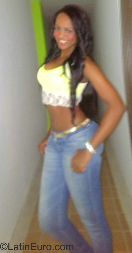 Date this happy Colombia girl Alejandra from Cali CO17828