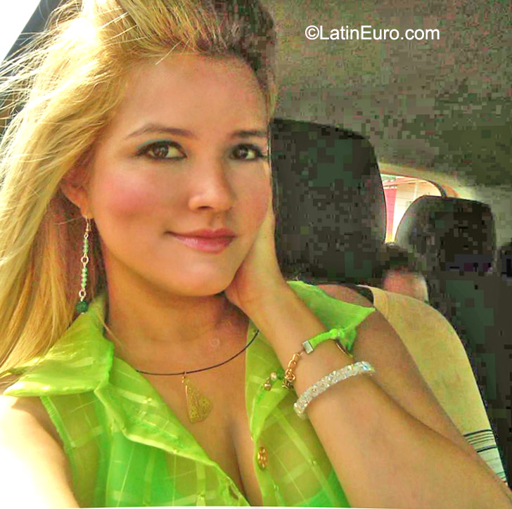 Date this nice looking Venezuela girl Daniel from el Tigre VE593