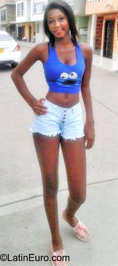 Date this attractive Colombia girl Alexandra from Medellin CO17835