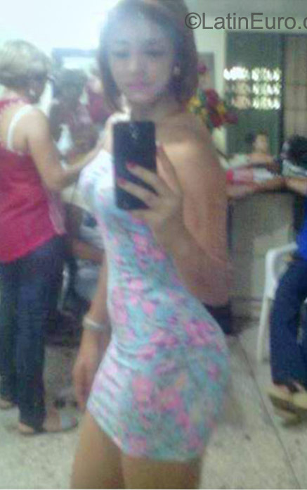 Date this hard body Dominican Republic girl Iris from Santo Domingo DO22936