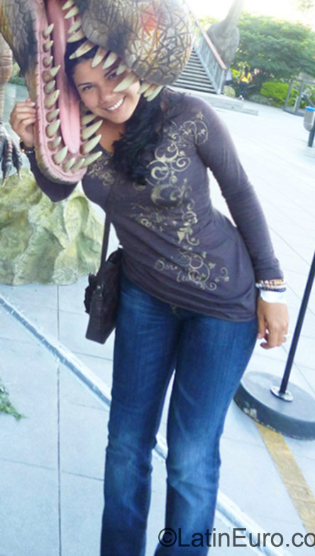 Date this happy Colombia girl Giovana from Cali CO17837