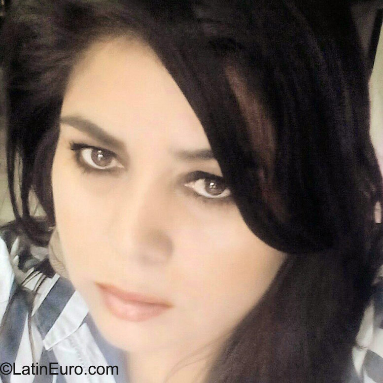 Date this voluptuous Honduras girl Glovey from Tegucigalpa HN1642