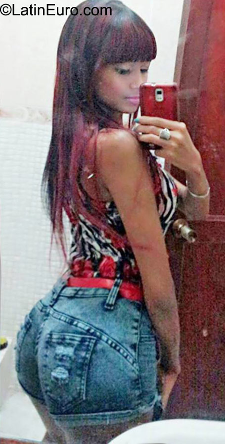 Date this sensual Dominican Republic girl Rosalin from Santo Domingo DO22986