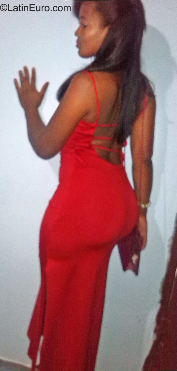 Date this voluptuous Dominican Republic girl Love from Santo Domingo DO23001