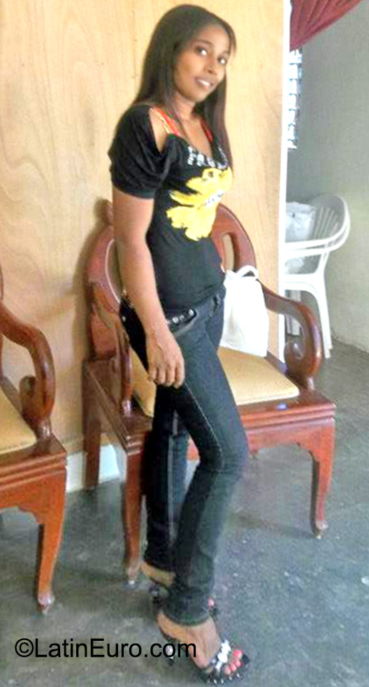 Date this good-looking Dominican Republic girl Enolisa from Santiago DO23006
