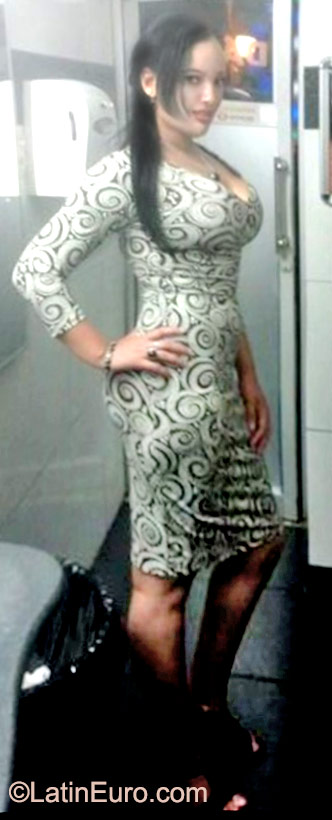 Date this good-looking Dominican Republic girl Estrella from Santo Domingo DO23040
