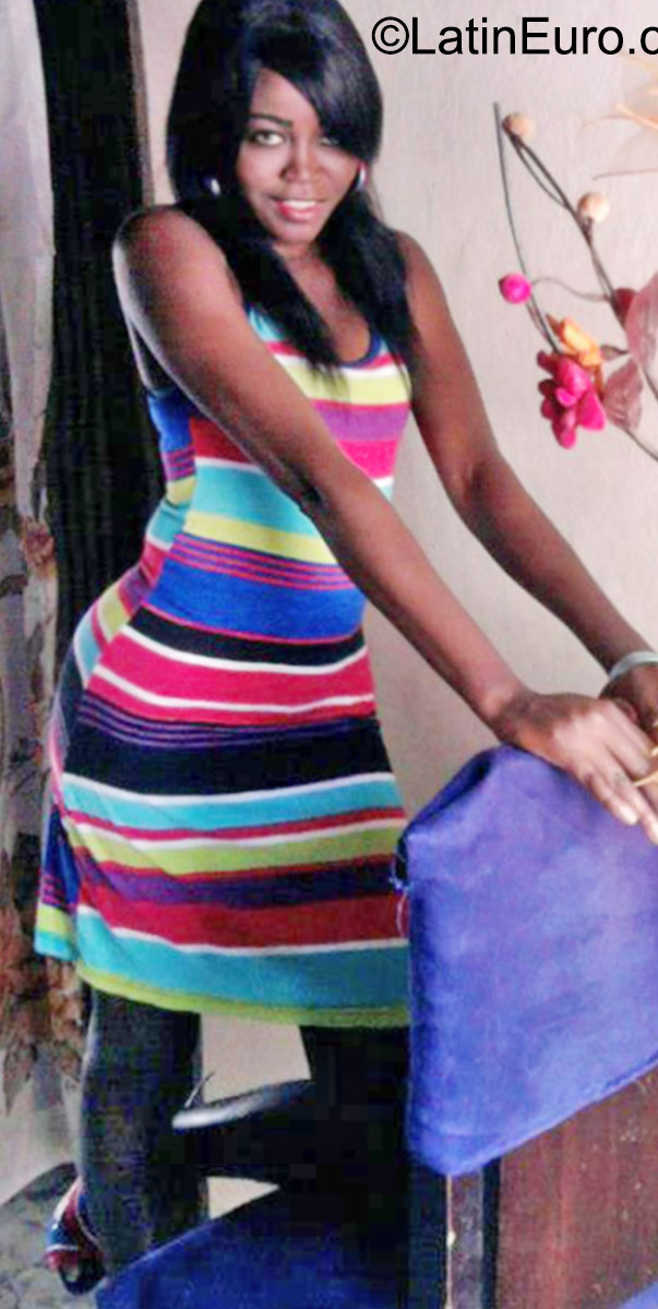Date this georgeous Colombia girl Acasia from Cali CO17908