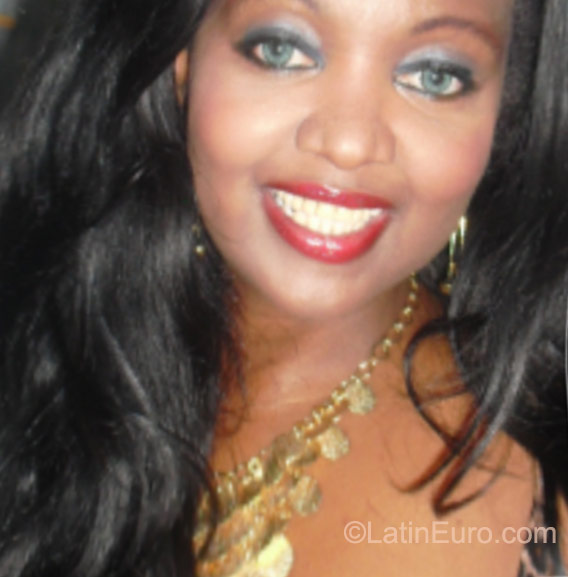 Date this good-looking Brazil girl Adriana from Rio De Janeiro BR9435