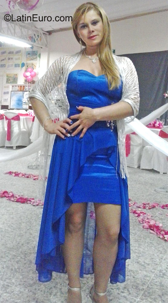 Date this charming Colombia girl Luz from Bogota CO17938