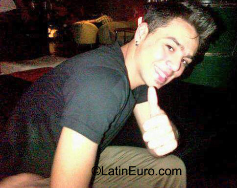 Date this foxy Venezuela man Arturo from valencia VE615