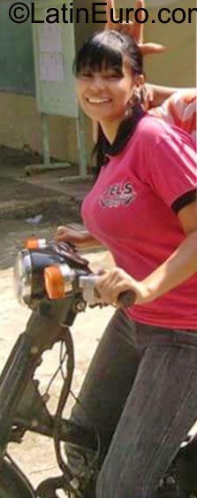 Date this pretty Dominican Republic girl Meirelis from Santo Domingo DO23095