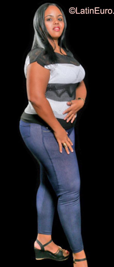 Date this foxy Dominican Republic girl Flor from Santo Domingo DO23131