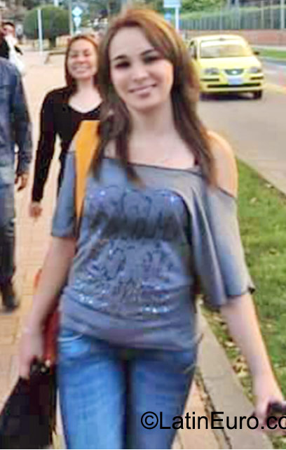 Date this happy Colombia girl Sandra from Bogota CO17965