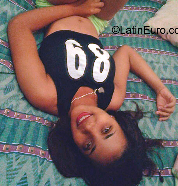 Date this stunning Dominican Republic girl Lucia from Santo Domingo DO23181