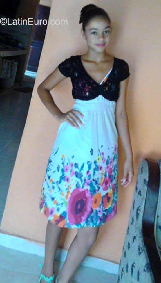 Date this attractive Dominican Republic girl Albaares from Santo Domingo DO23192