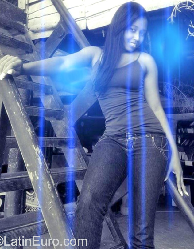 Date this foxy Dominican Republic girl Aledia from Santo Domingo DO23197