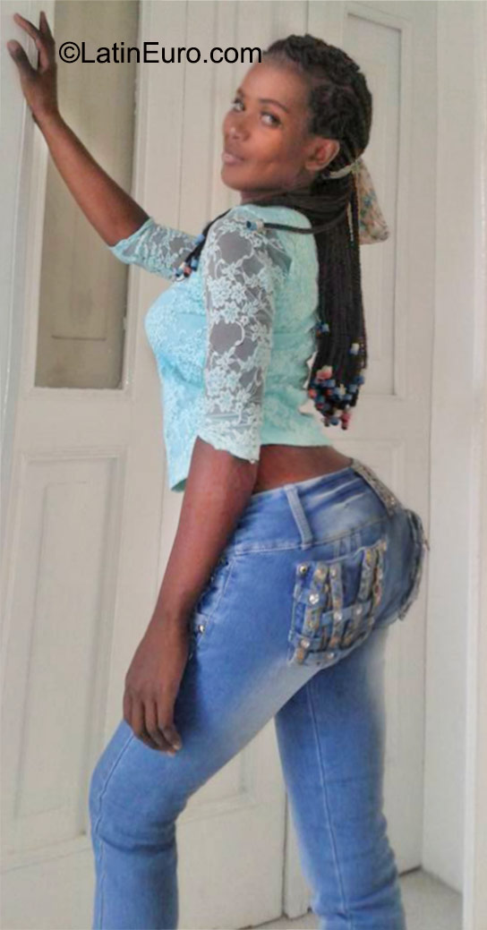 Date this funny Colombia girl Amy from Medellin CO17988